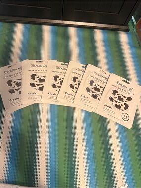 the CRÈME Shop Fresh Hydrogel Eye Patches - Black & White set of 6